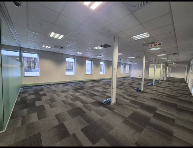 1,742M² OFFICE TO LET IN SANDTON CENTRAL